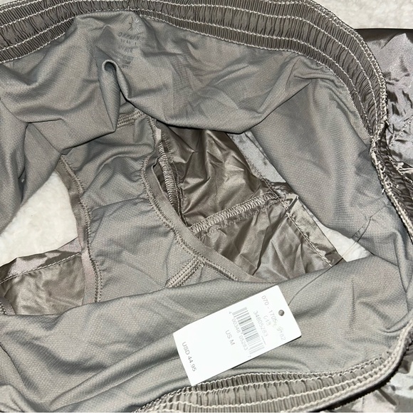 Aerie Offline Metallic Pocket Windbreaker Shorts Medium NWT - Picture 4 of 4